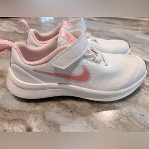 Nike Star Runner Girls Size 2.5Y Pink and White